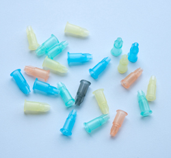 Пластиковые насадки-колпачки для медицинских шприцев. Применение пластиковых насадок